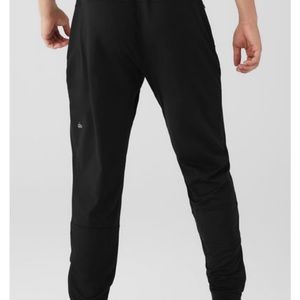ALO Men’s Conquer React Men’s Pants - Medium- NEW